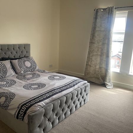 Stylish 1-Bed Apt - Sleeps 4 - Parking - Wifi แมนเชสเตอร์ ภายนอก รูปภาพ