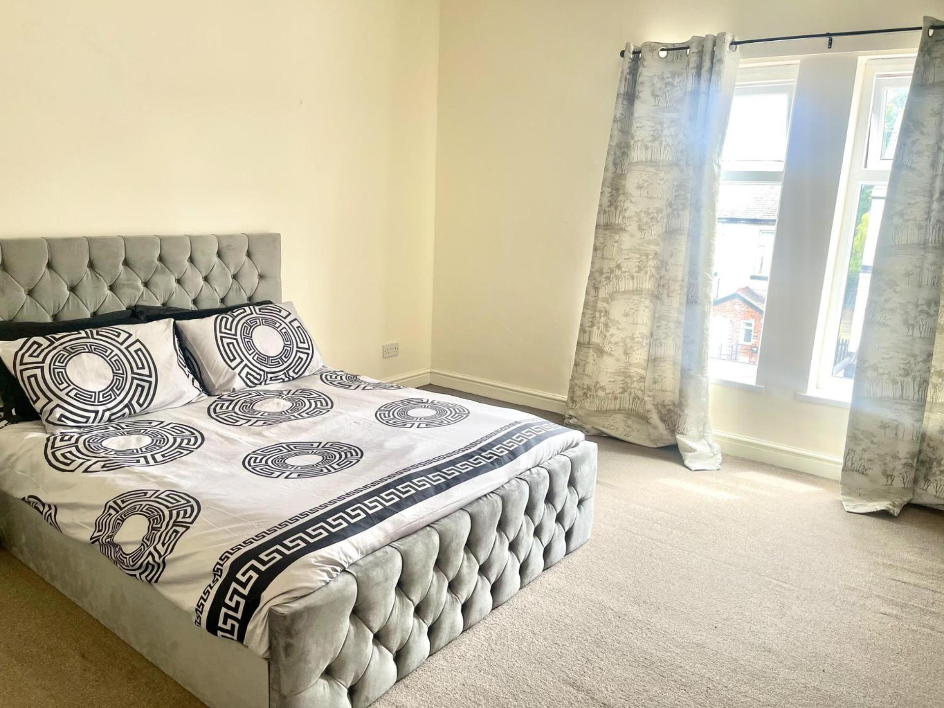 Stylish 1-Bed Apt - Sleeps 4 - Parking - Wifi แมนเชสเตอร์ ภายนอก รูปภาพ