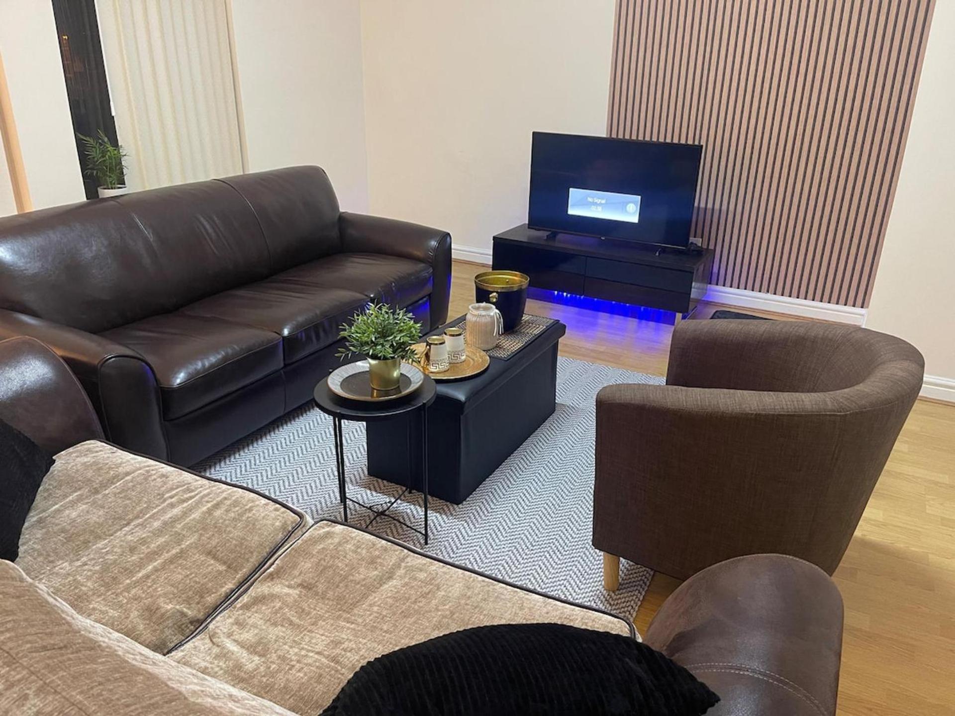 Stylish 1-Bed Apt - Sleeps 4 - Parking - Wifi แมนเชสเตอร์ ภายนอก รูปภาพ